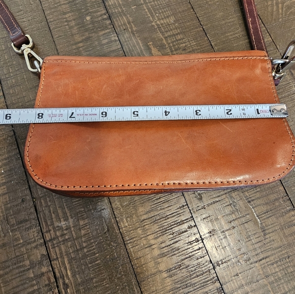 Conte Di Cavour (Italian Vegetable- Tanned Leather) Crossbody Bag - Picture 11 of 15
